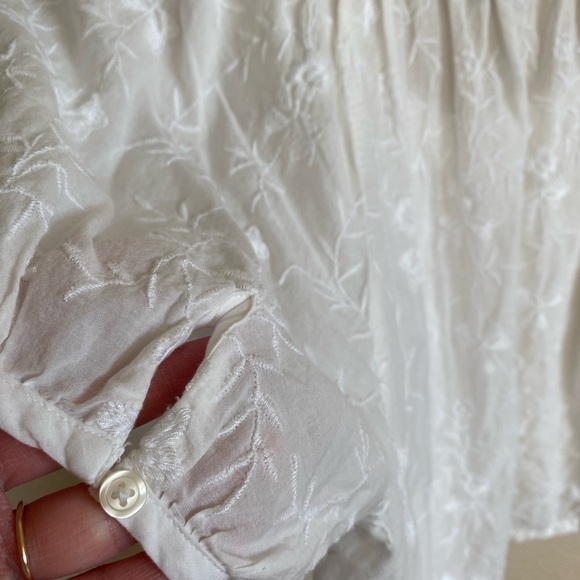 Universal Thread Women’s Floral Embroidered Blouse - Picture 7 of 11